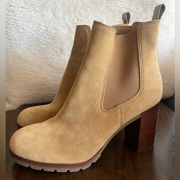 Tory Burch Stafford tan suede ankle boot - Picture 2 of 9